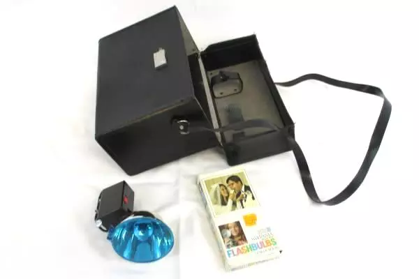 Polaroid 230 Land Camera w/ Flashbulbs Timer Filters Bag Strap