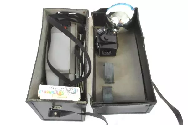 Polaroid 230 Land Camera w/ Flashbulbs Timer Filters Bag Strap