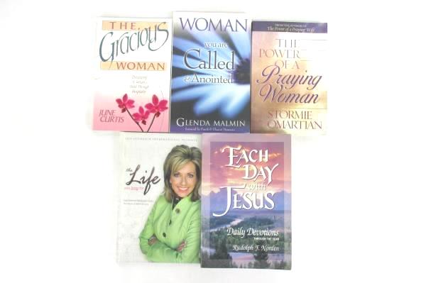 Lot 5 Women's Religious/Self Help Books The Gracious Woman Each Day With Jesus