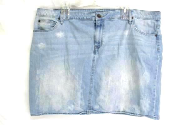 2 Piece Women's Outfit Lot: Ruby Rd Button Up Shirt & A.N.A. Denim Skirt