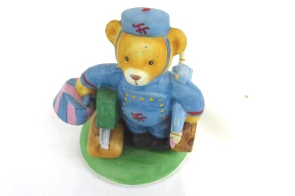 1986 FRANKLIN MINT Hotel Teddington Bears Porcelain Bellhop Max Figurine