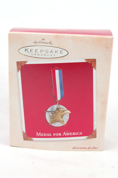 2002 Hallmark Keepsake MEDAL FOR AMERICA Ornament