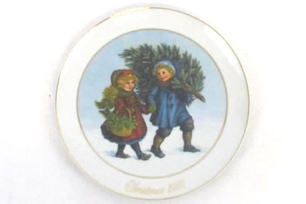 Lot of 6 Avon Christmas Plates By Enoch Wedgwood 1977 - 1982 w/ Boxes