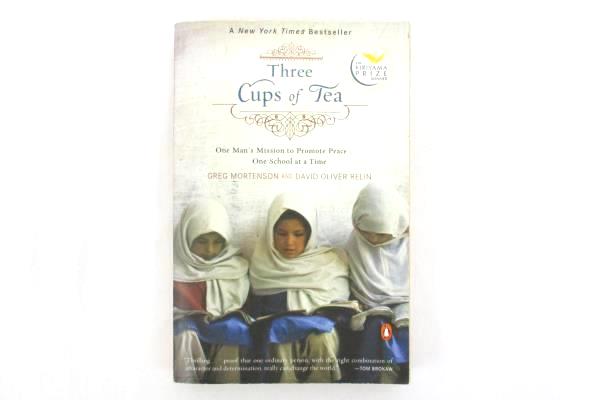 GREG MORTENSON Three Cups of Tea Paperback 2006