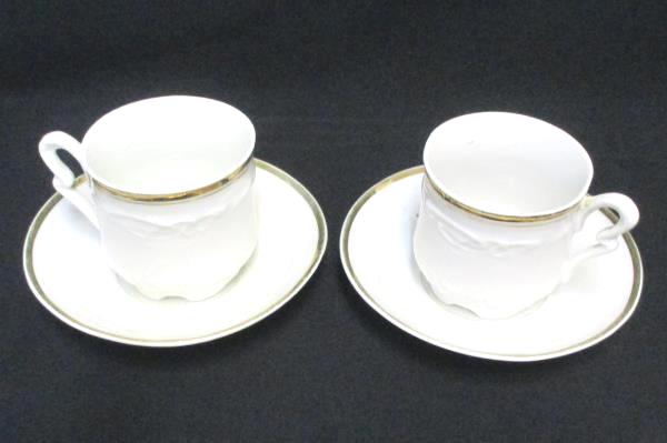 Set 2 Demitasse Cup And Saucers Scroll Work Detail Gold Gilt