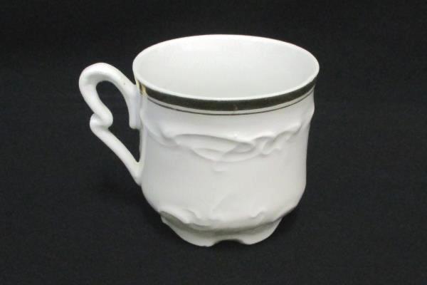 Set 2 Demitasse Cup And Saucers Scroll Work Detail Gold Gilt