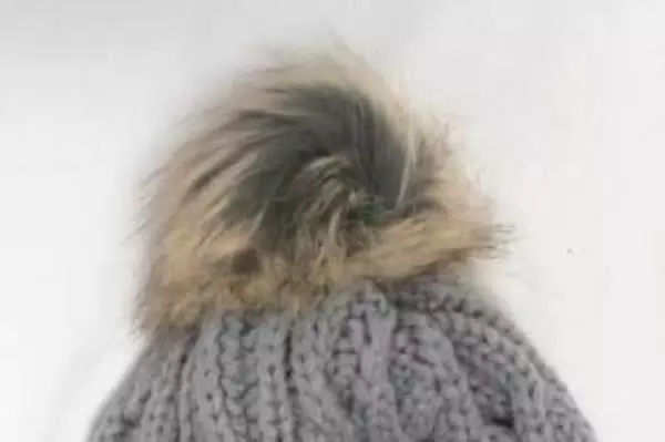 Walgreens Co. Knit Beanie Gray With A Blonde Grey Faux Fur PomPom Adult Sz