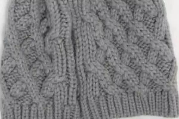 Walgreens Co. Knit Beanie Gray With A Blonde Grey Faux Fur PomPom Adult Sz