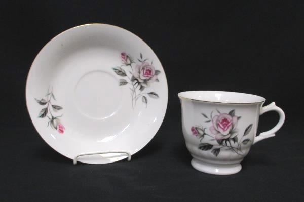 China Cup and Saucer Set Gold Gilt Floral Rose Pattern Chinese Writing