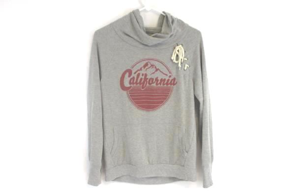 Well Worn Gray Turtle Neck Style Pullover Sweater Women's Size Small