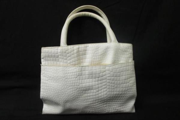 Handbag By Bueno White Faux Alligator Skin Multipocketed Zip-Close Size Medium