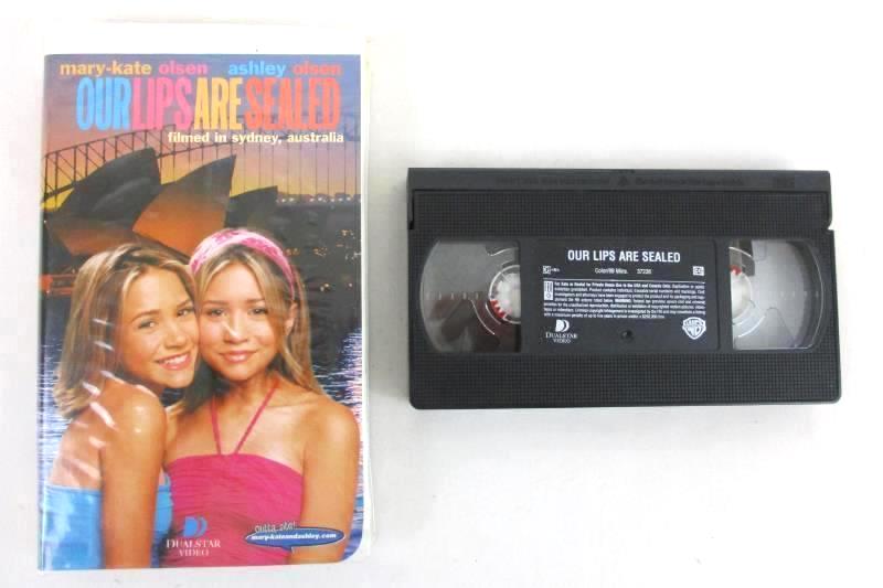 Lot of 2 VHS Mary-Kate and Ashley's Hawaiian Beach Party & Our Lips Are Sealed