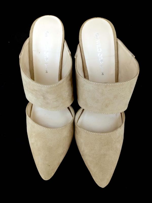 WILD DIVA Lounge Point Toe Heels Pumps Sandals Beige Faux Suede Open Heel Sz 9