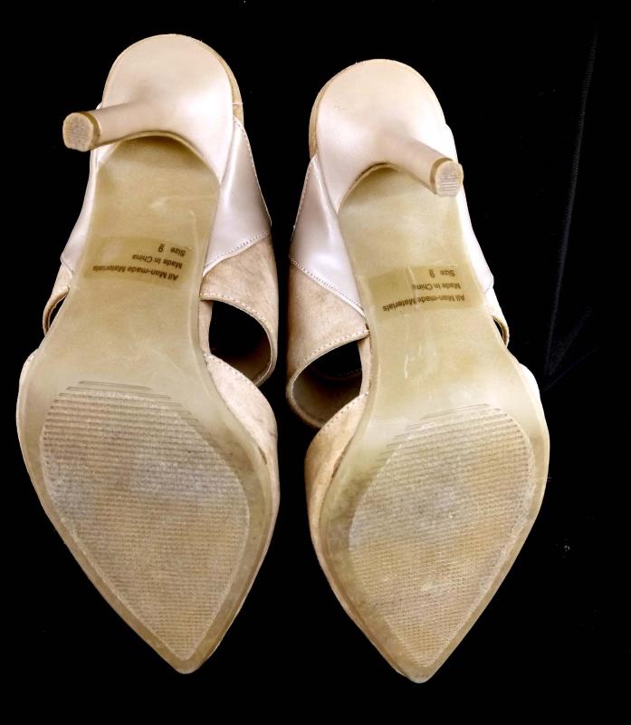 WILD DIVA Lounge Point Toe Heels Pumps Sandals Beige Faux Suede Open Heel Sz 9