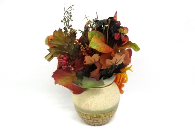 Fall Artificial Flower And Leaf Center Piece In A Ceramic Vase With 2 Placemats