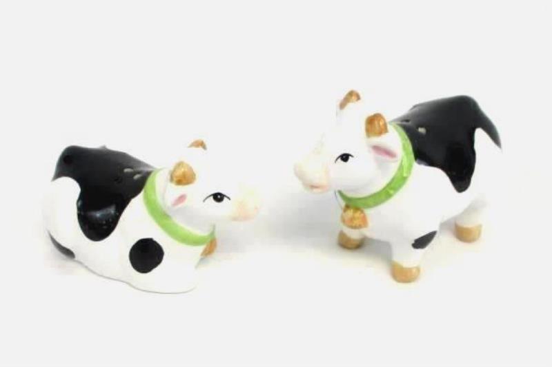 Wang's International Inc Cow Salt And Pepper Shaker Set Taiwan Ceramic