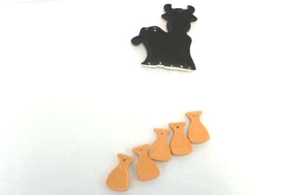Macky 559 Cow & Milk Jugs Wind Chime Ceramic S23 Decorative Farm Dairy Hanging