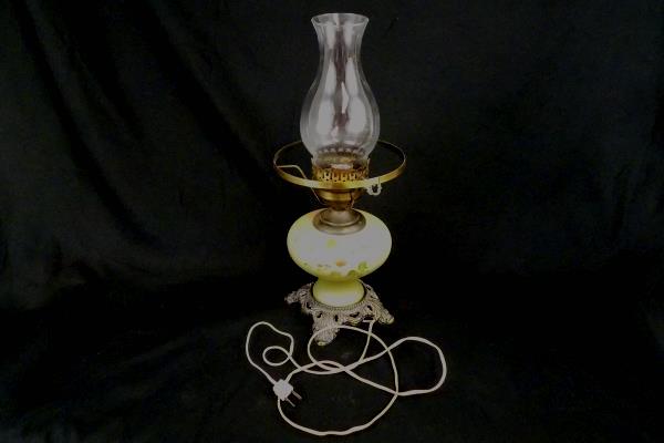 Hedco Inc. 3 Way Electric Hurricane Shape Vintage Parlor Lamp