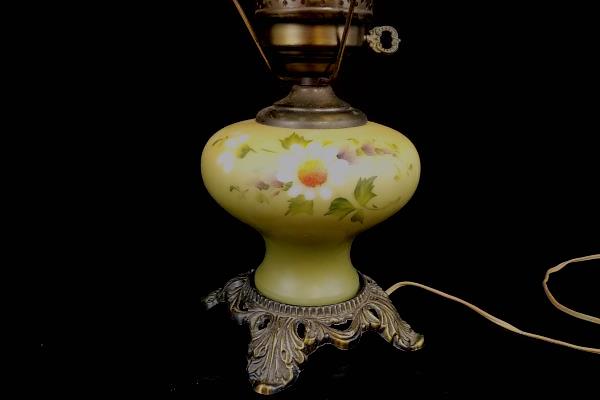 Hedco Inc. 3 Way Electric Hurricane Shape Vintage Parlor Lamp