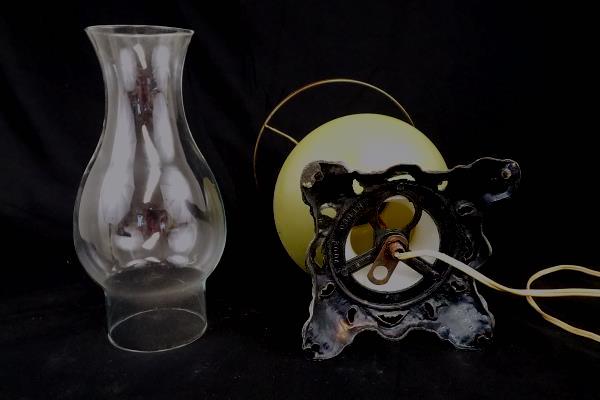 Hedco Inc. 3 Way Electric Hurricane Shape Vintage Parlor Lamp