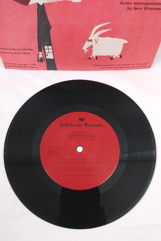 Vintage 7" Vinyl Record I Know an Old Lady Alan Mills Scholastic Records 1624