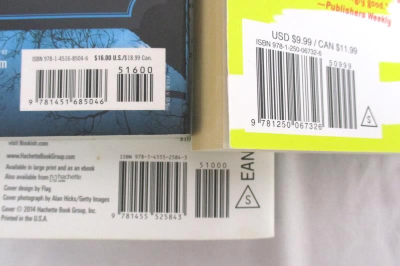 Lot of 3 Mystery Paperback Novels Killer Year White Fire Three Graves Full