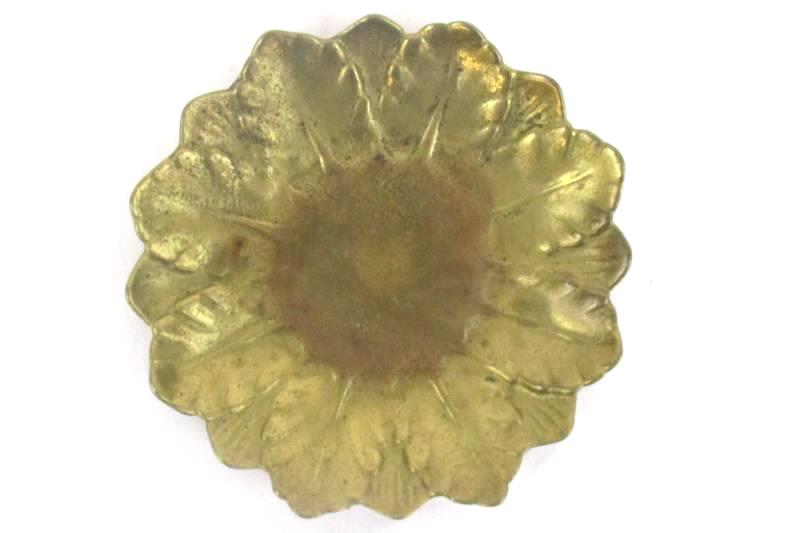 Vtg Brass Candle Holder Dish Floral Petal Pattern 5 Inch Round