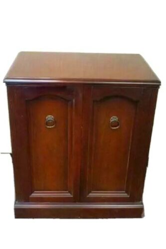1940s Magnavox 272L Radio Turntable Mahogany Cabinet Console C148-21