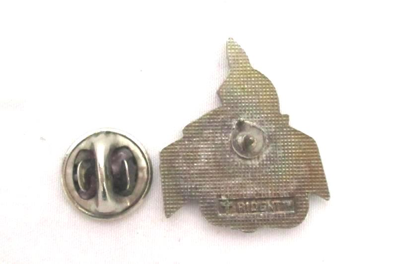 St. Croix Pin Seavenger's Trident Super Dive Store Trident Gold Tone Lapel