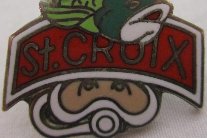 St. Croix Pin Seavenger's Trident Super Dive Store Trident Gold Tone Lapel