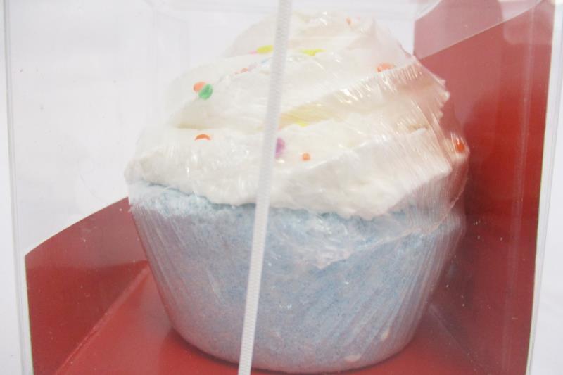 Fizz & Bubble Birthday Cake Bubble Bath Cupcake 5 oz Bath Bomb Sealed