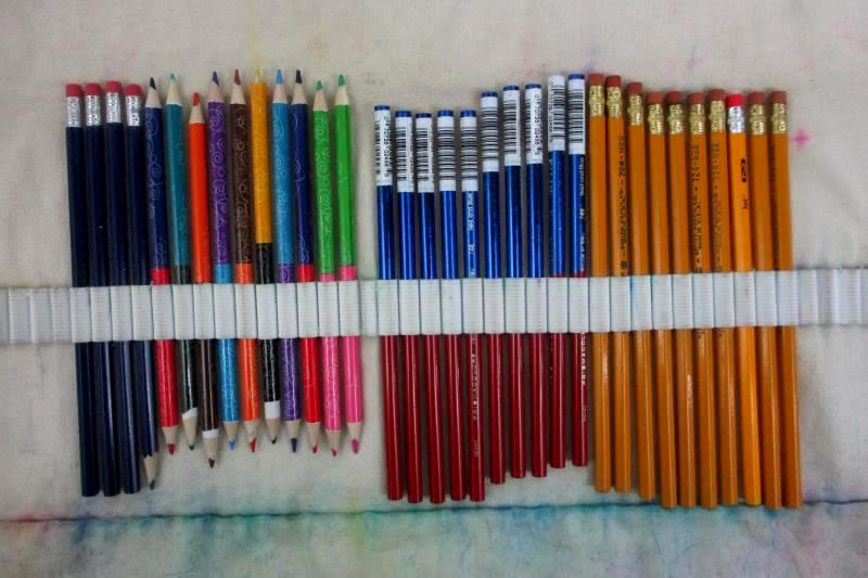 Damero Colored Pencil Roll Wrap For 100 Pencils Gray Dog Print