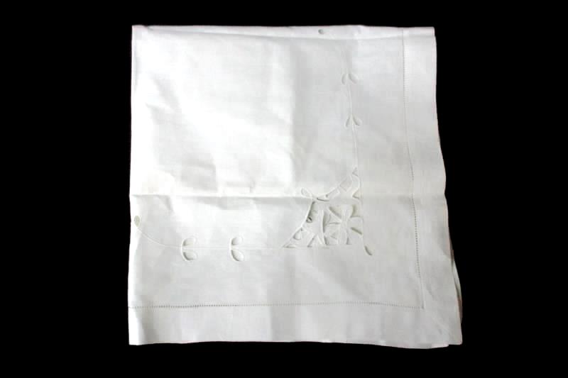 Vintage Eggshell White Linen Tablecloth Cut Out Flower Vine Design 29 x 30 25
