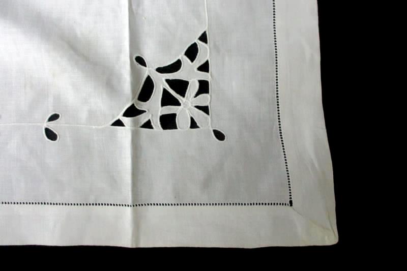 Vintage Eggshell White Linen Tablecloth Cut Out Flower Vine Design 29 x 30 25