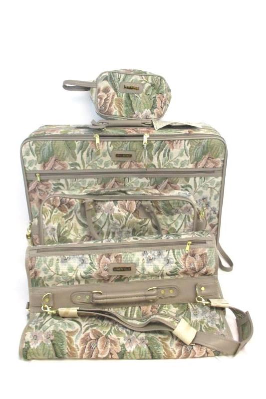 4 Piece Fifth Avenue Tapestry Luggage Set With Keys With Original Tags