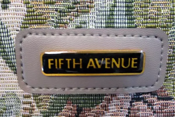 4 Piece Fifth Avenue Tapestry Luggage Set With Keys With Original Tags