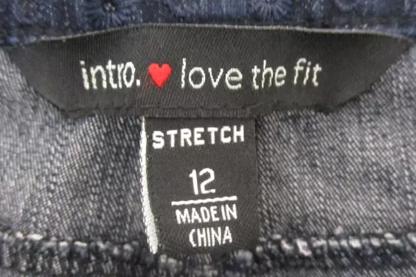 Intro Love The Fit Women's Dark Blue Denim Capri Jeans Sz 12 Stretch Cuff Detail