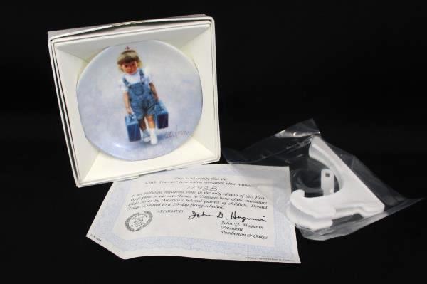 Pemberton Oakes 1993 Zolan Little Traveler Girl with Suitcases Miniature Plate