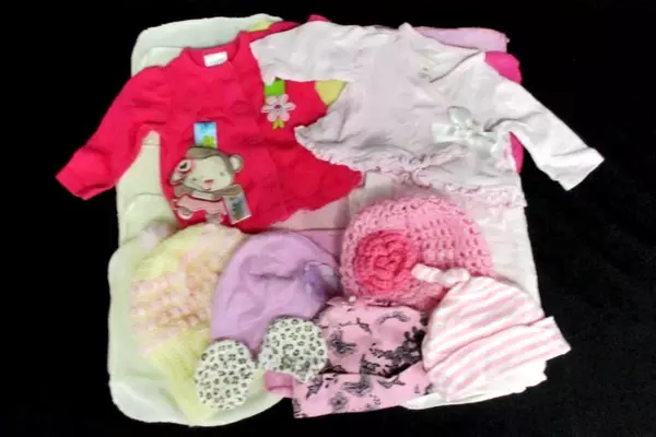 Newborn Baby Mixed Lot 18 Washcloths 5 Hats 2 Snap Up Tops Gloves Rec Blanket
