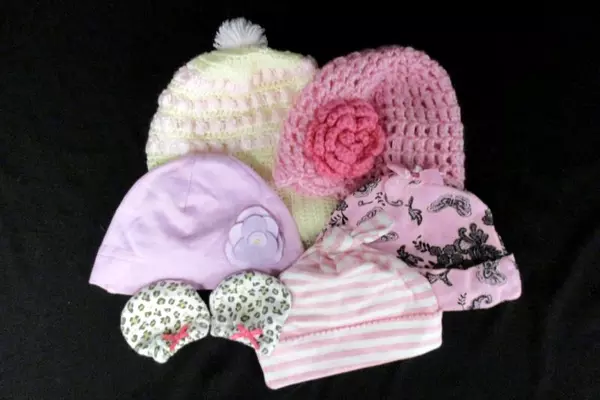 Newborn Baby Mixed Lot 18 Washcloths 5 Hats 2 Snap Up Tops Gloves Rec Blanket