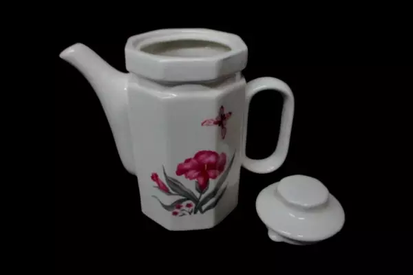 Vintage Octagonal Lidded Ceramic Coffee Or Teapot 4 Mugs White Floral Pattern