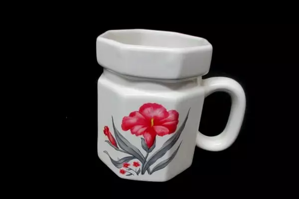 Vintage Octagonal Lidded Ceramic Coffee Or Teapot 4 Mugs White Floral Pattern