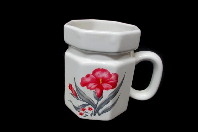 Vintage Octagonal Lidded Ceramic Coffee Or Teapot 4 Mugs White Floral Pattern