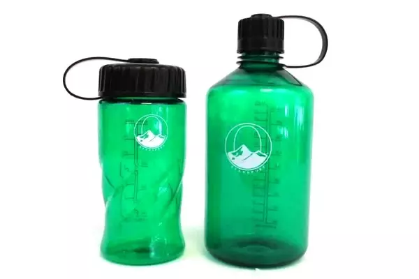 Lot of 2 Stansport Green Plastic Water Bottles Black Screw On Lid 17 Oz 32 Oz 