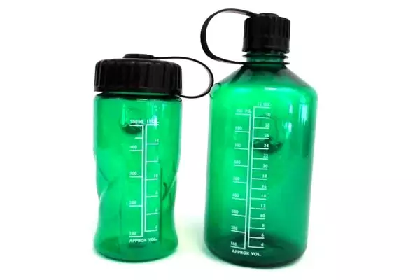 Lot of 2 Stansport Green Plastic Water Bottles Black Screw On Lid 17oz 32oz