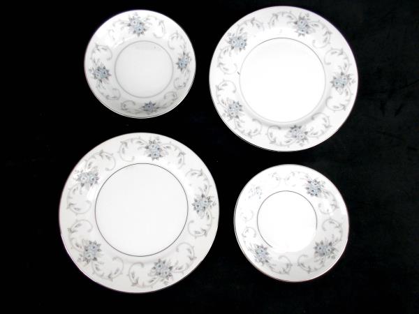 Salad Plates 2 Fruit Bowls 2 Japan Roses Replacements ~Fleurette by Empress #601