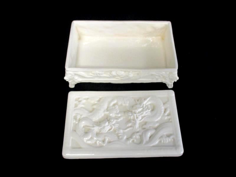 Vintage Porcelain Jewelry Box Asian Dragon Off White Footed 6.25 x 3.75in