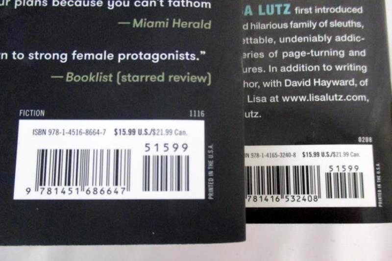 Lot of 2 Lisa Lutz Paperback Novels The Passenger 2016 Spellman Files 2007