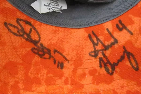 Under Armour Youth Size S/M Baseball Cap Hat Signed by Unknown Players Gray