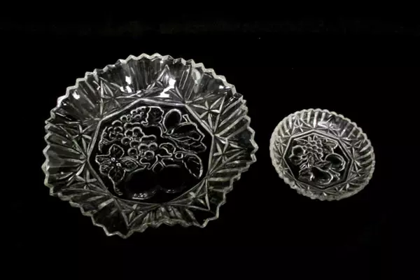 Lot of 2 Vintage Clear Cut Glass Saw Tooth Rim Fruit Design Serving Dish Bowls
